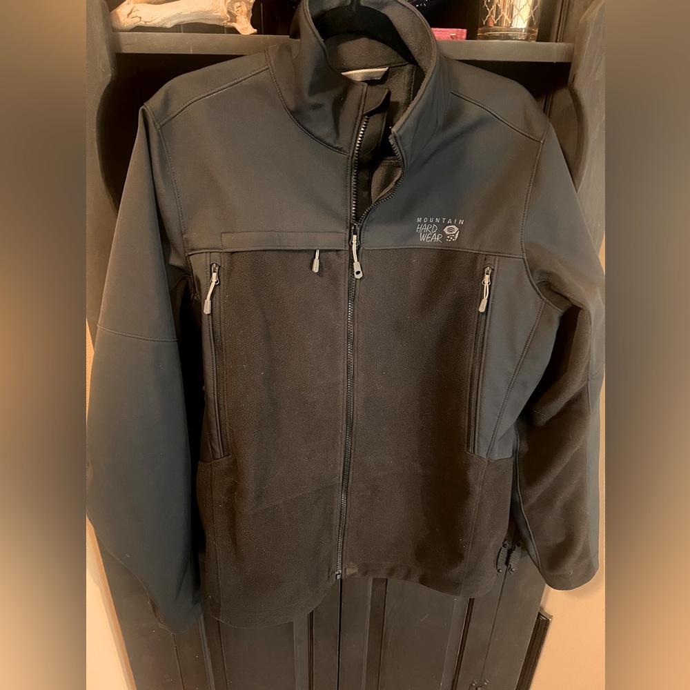 Men’s Mountain Hardwear soft shell jacket size M